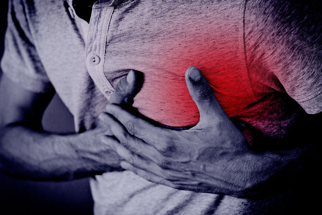Infarto e arresto cardiaco: differenze e quando il defibrillatore può salvare la vita